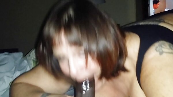 បុរសចម្លែកមាត់ fucks brunette ស្ដើងរបស់គាត់មុនពេល fuck mish រឹង