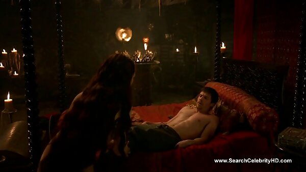 Brunette Julie Skyhigh យកដុំពកដ៏ធំនៅក្នុងរន្ធគូថរបស់នាង