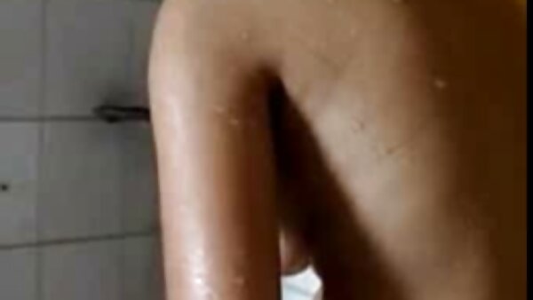 Footjob និង handjob ដោយ brunette ត្រេកត្រអាលមកពីប្រទេសជប៉ុន Ryo Kaede